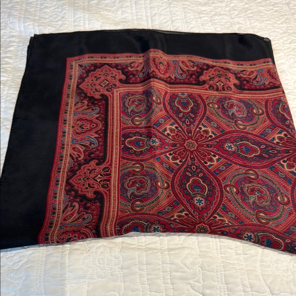 Elegant Paisley Scarf in Black and Red